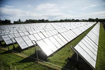 DI vil ændre reglerne og lade datacentre bygge egen grøn strøm
